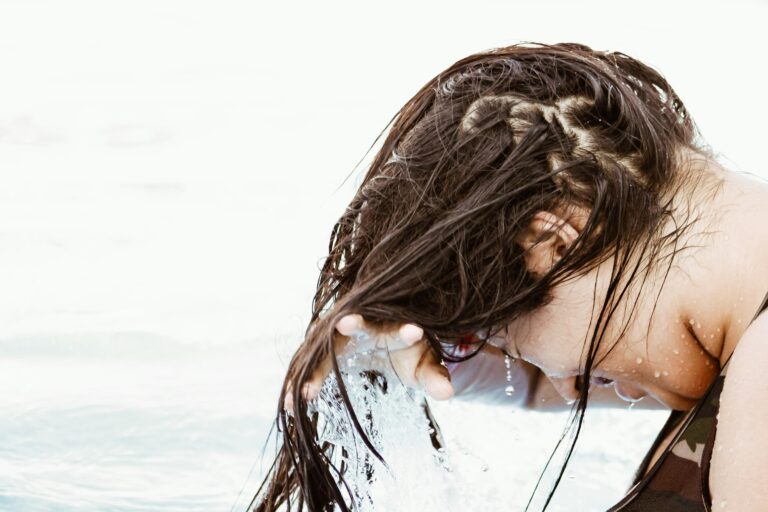 The Best Shampoos for Thinning Hair in Women: What Actually Works (and What to Avoid)